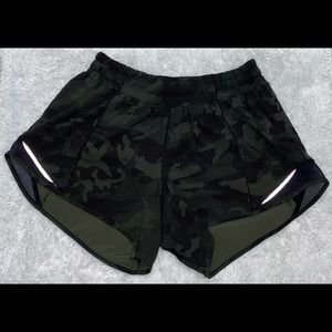 Lululemon Hotty Hot Low Rise Short 4”